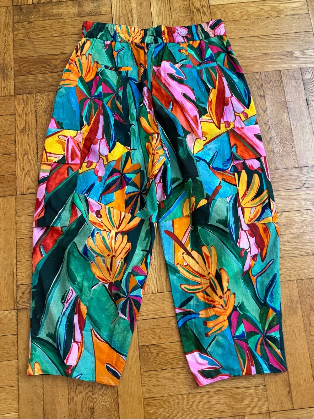 FARM Rio
Banana Foliage Drawstring Cargo Pants - Picture 6 of 16